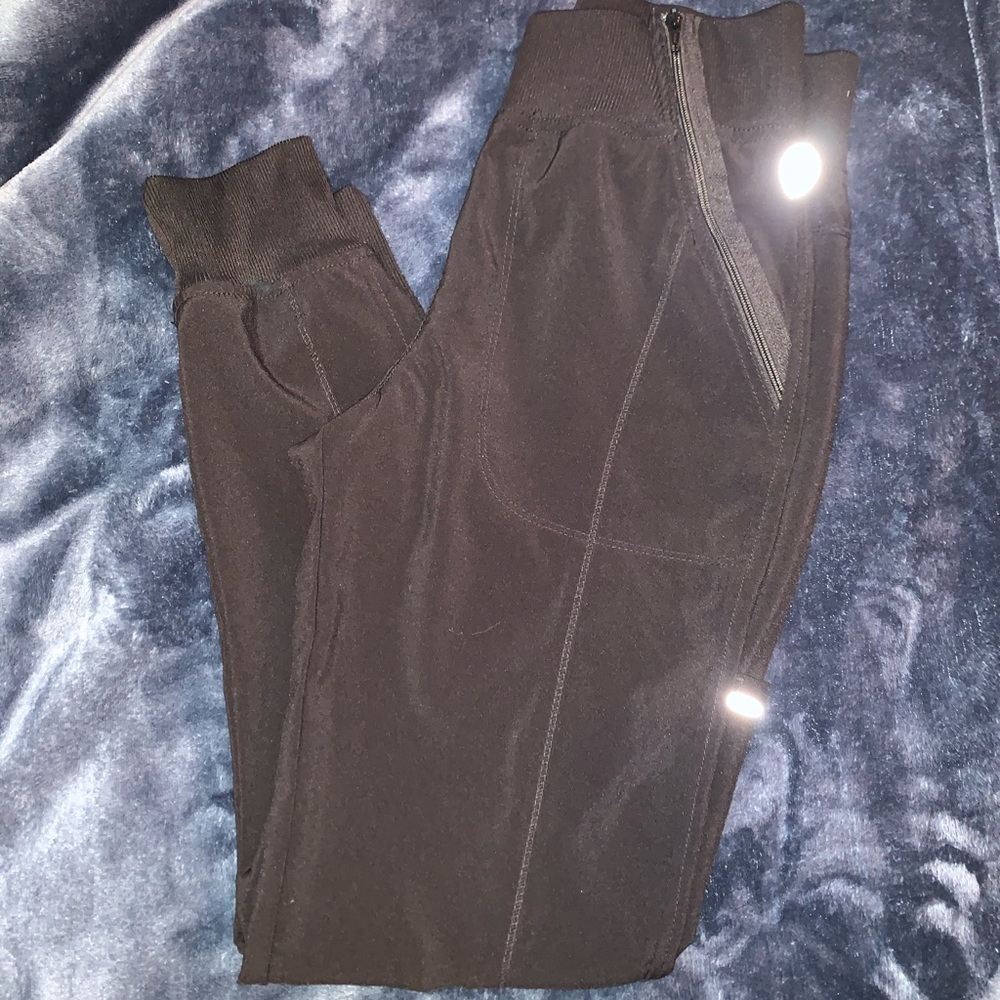 Cherokee infinity jogger scrubs